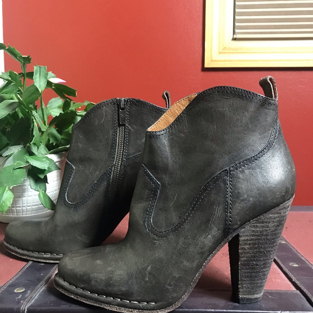 🏇 Frye Madeline Leather short bootie in Smoke - Picture 6 of 9